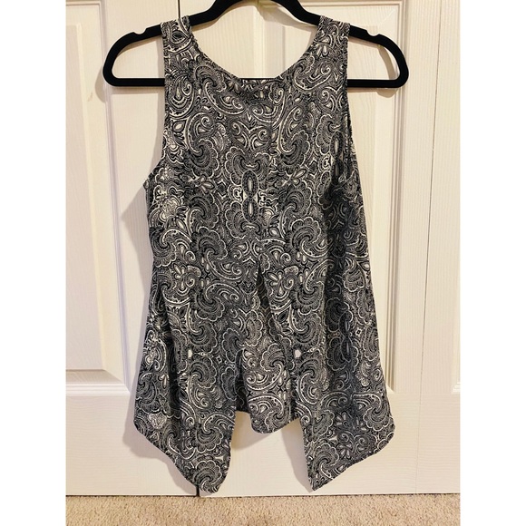 Express Tank Blouse W/ Split Cut In Back - Picture 2 of 3